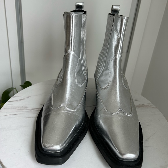 Topshop Miffy leather western ankle boot in
silver - Picture 2 of 6